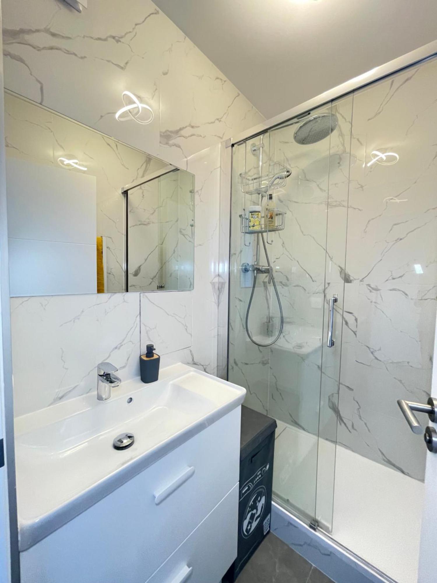Paris Magnifique 4 Pieces De 108m2 Avec 2 Parking Interieur - Tres Cosy Pour 1 A 12 Personnes - Entierement Refait A Neuf Entire Luxurious And Warm - Paris 19 Eme Free Wifi Gratuit