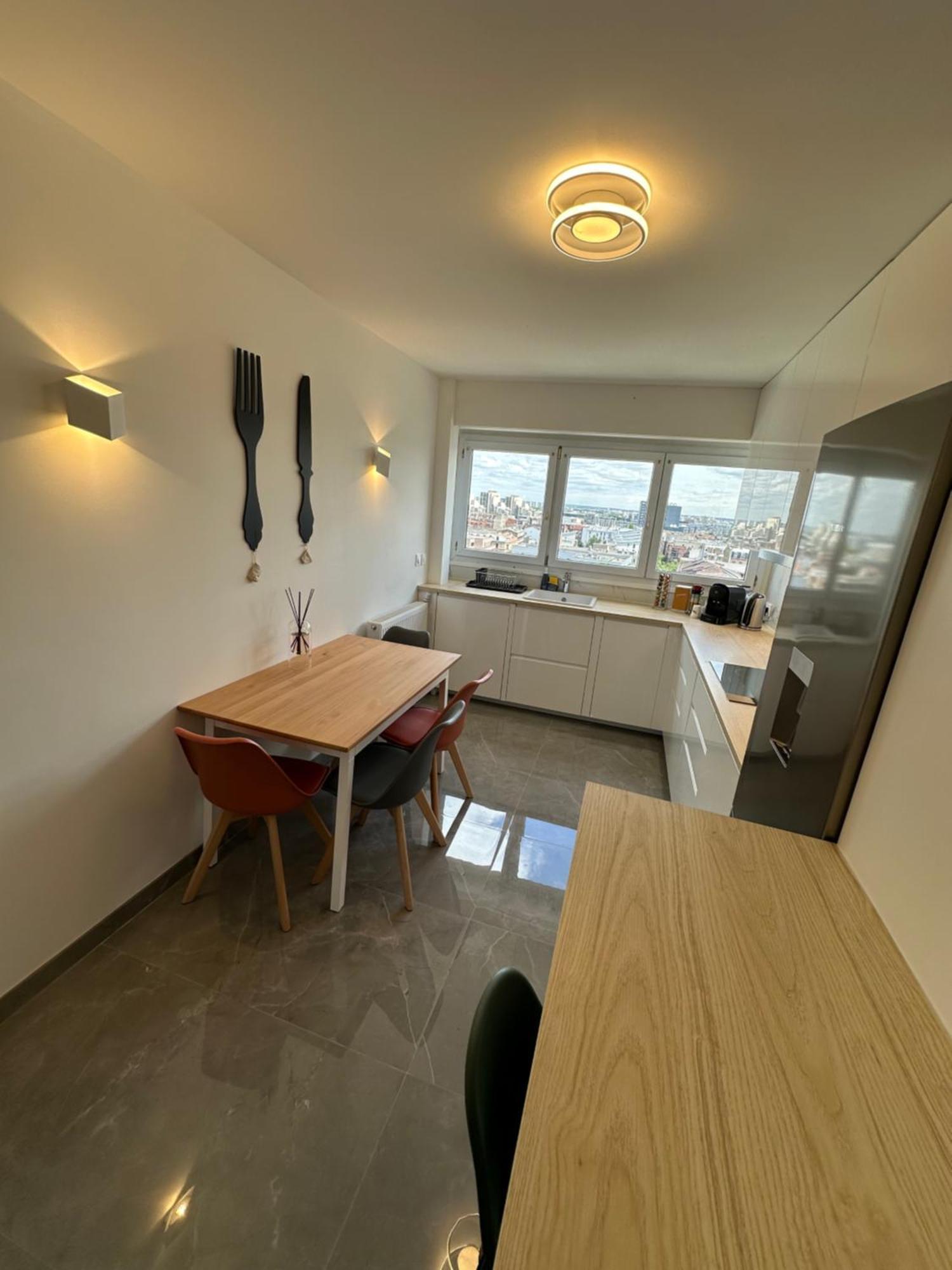 Paris Magnifique 4 Pieces De 108m2 Avec 2 Parking Interieur - Tres Cosy Pour 1 A 12 Personnes - Entierement Refait A Neuf Entire Luxurious And Warm - Paris 19 Eme Free Wifi Gratuit * Pantin