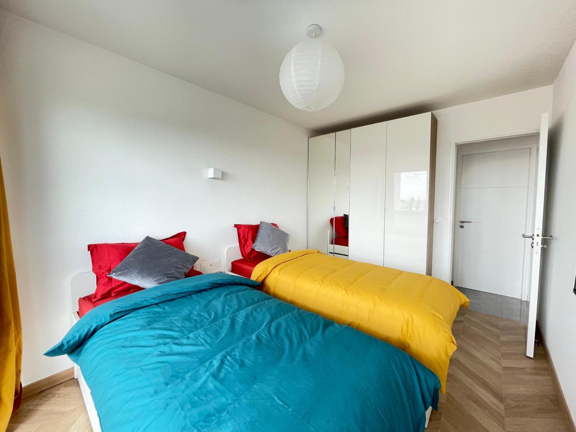 Paris Magnifique 4 Pieces De 108m2 Avec 2 Parking Interieur - Tres Cosy Pour 1 A 12 Personnes - Entierement Refait A Neuf Entire Luxurious And Warm - Paris 19 Eme Free Wifi Gratuit