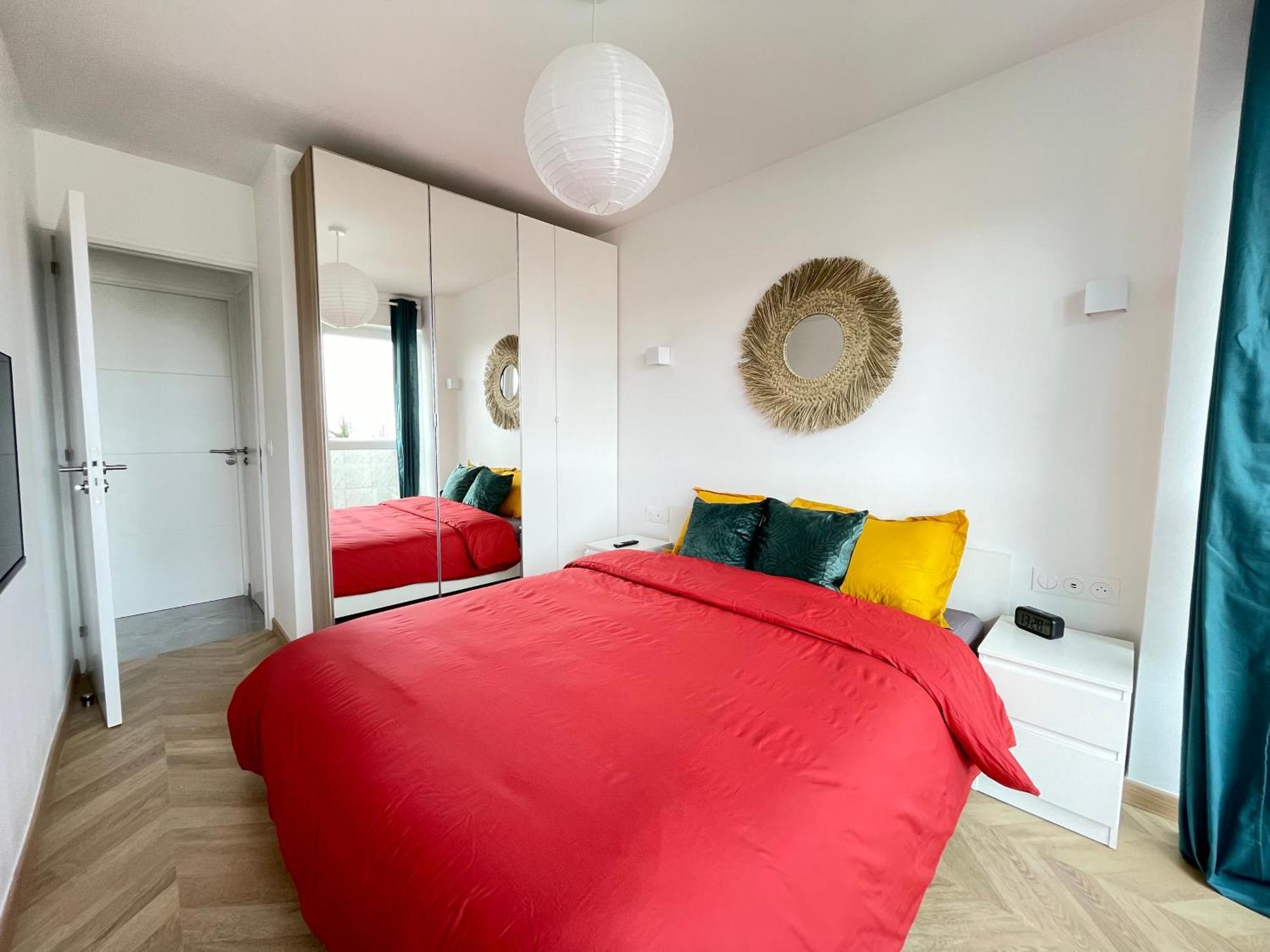 Paris Magnifique 4 Pieces De 108m2 Avec 2 Parking Interieur - Tres Cosy Pour 1 A 12 Personnes - Entierement Refait A Neuf Entire Luxurious And Warm - Paris 19 Eme Free Wifi Gratuit Apartment Pantin