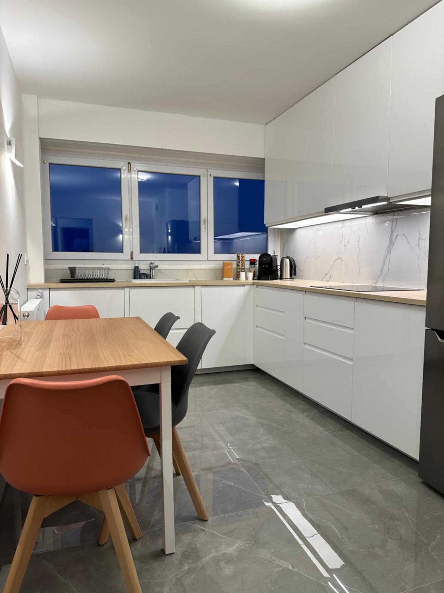 Paris Magnifique 4 Pieces De 108m2 Avec 2 Parking Interieur - Tres Cosy Pour 1 A 12 Personnes - Entierement Refait A Neuf Entire Luxurious And Warm - Paris 19 Eme Free Wifi Gratuit Apartment Pantin